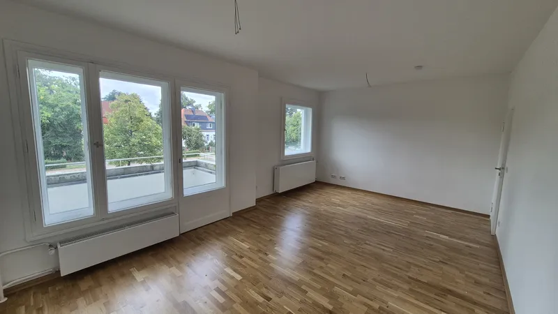 Erstbezug nach Kernsanierung-Helle 2-Zi.-Wohnung mit Parkett und EBK — photo 1